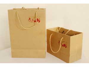 牛皮纸礼品袋，环保高档，简洁大方。
